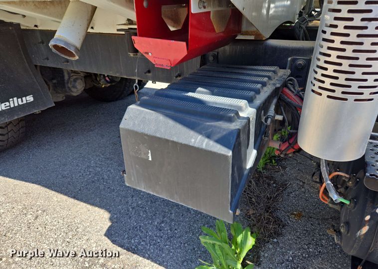 image for item EJ8714 2016 International 7400 refuse truck