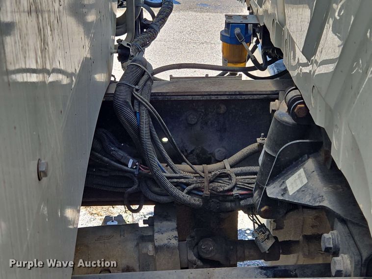 image for item EJ8714 2016 International 7400 refuse truck