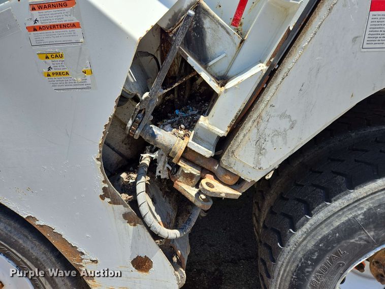 image for item EJ8714 2016 International 7400 refuse truck