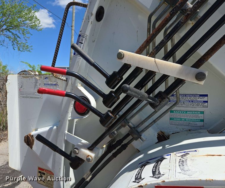 image for item EJ8714 2016 International 7400 refuse truck