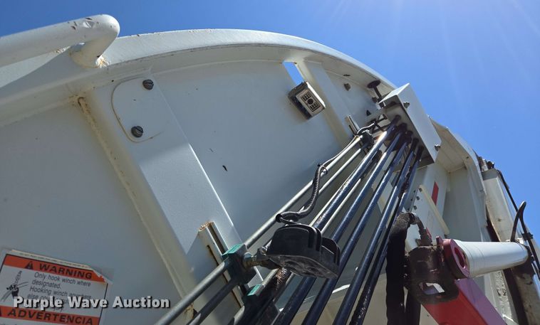 image for item EJ8714 2016 International 7400 refuse truck