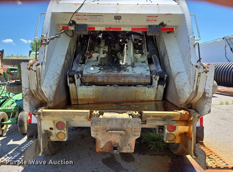 image for item EJ8714 2016 International 7400 refuse truck