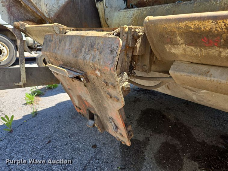 image for item EJ8714 2016 International 7400 refuse truck