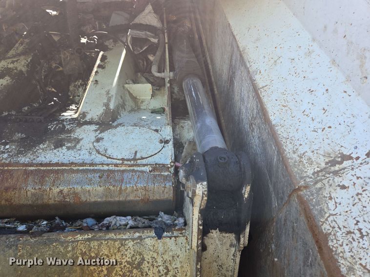 image for item EJ8714 2016 International 7400 refuse truck