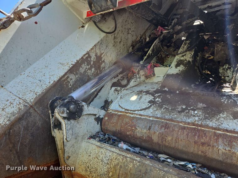 image for item EJ8714 2016 International 7400 refuse truck