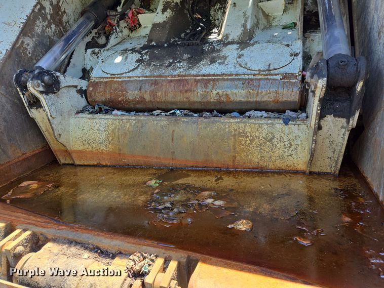 image for item EJ8714 2016 International 7400 refuse truck