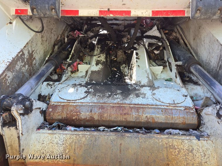 image for item EJ8714 2016 International 7400 refuse truck