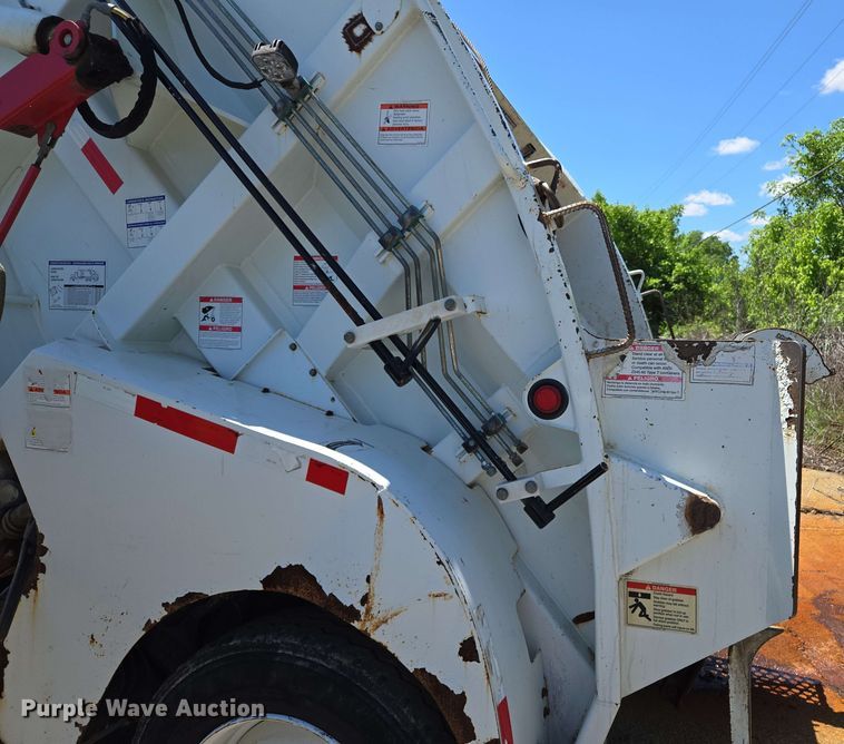 image for item EJ8714 2016 International 7400 refuse truck