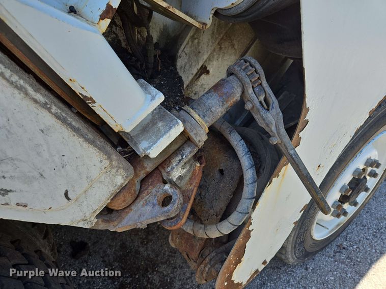 image for item EJ8714 2016 International 7400 refuse truck