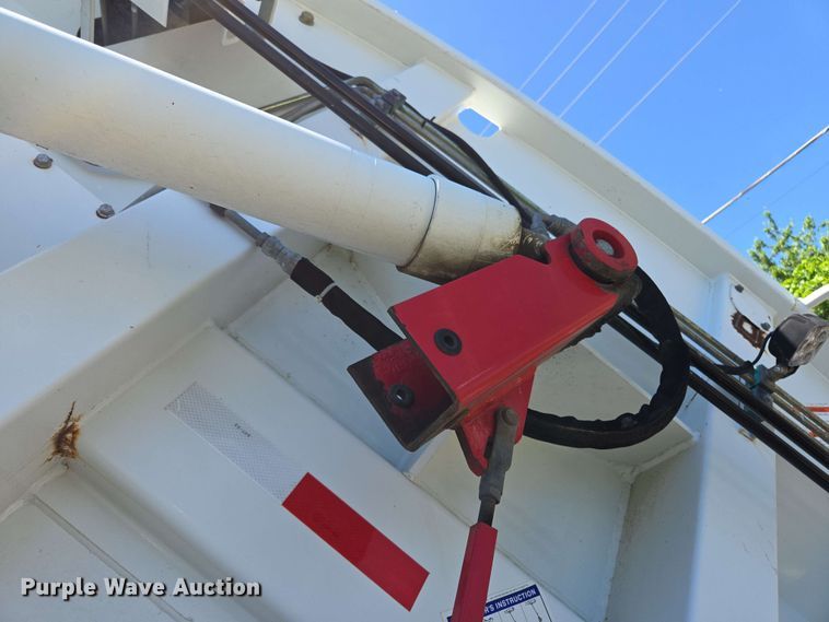 image for item EJ8714 2016 International 7400 refuse truck