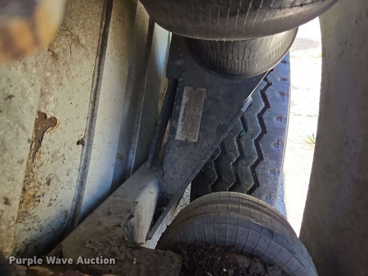 image for item EJ8714 2016 International 7400 refuse truck