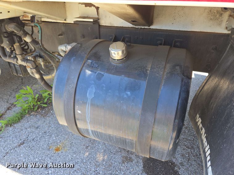 image for item EJ8714 2016 International 7400 refuse truck