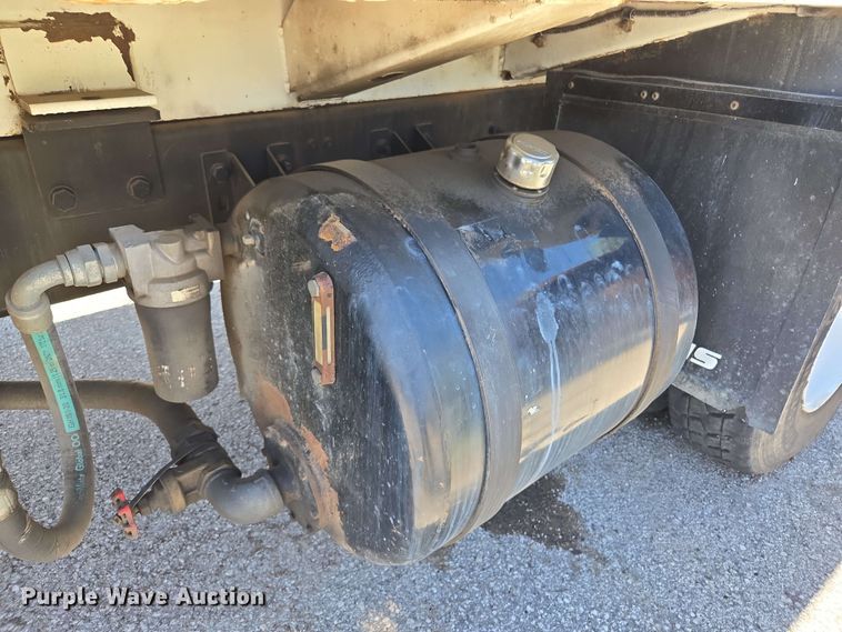 image for item EJ8714 2016 International 7400 refuse truck