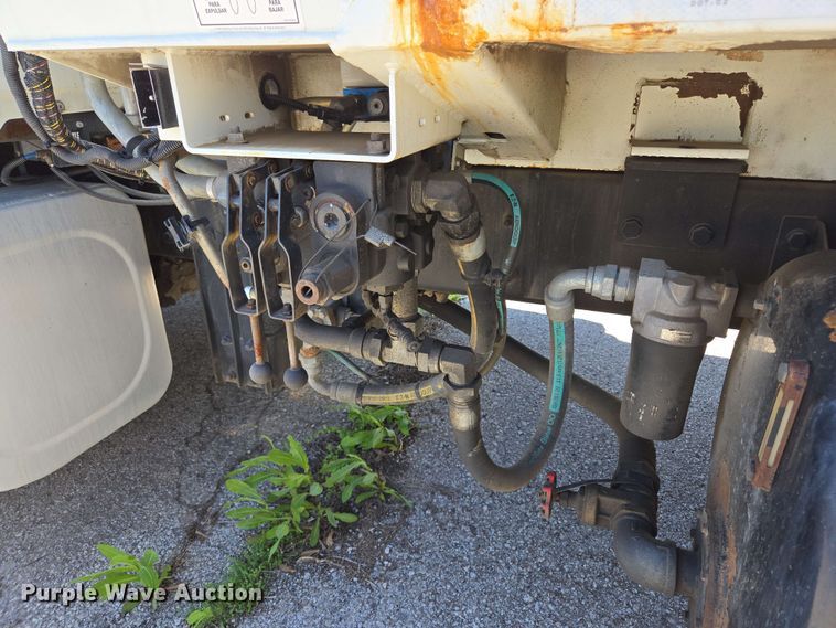 image for item EJ8714 2016 International 7400 refuse truck