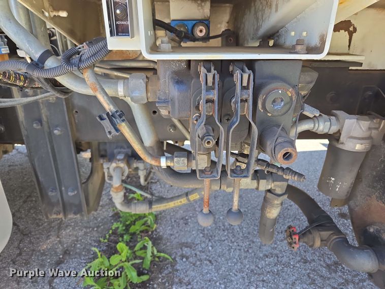 image for item EJ8714 2016 International 7400 refuse truck