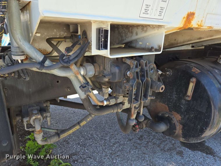 image for item EJ8714 2016 International 7400 refuse truck