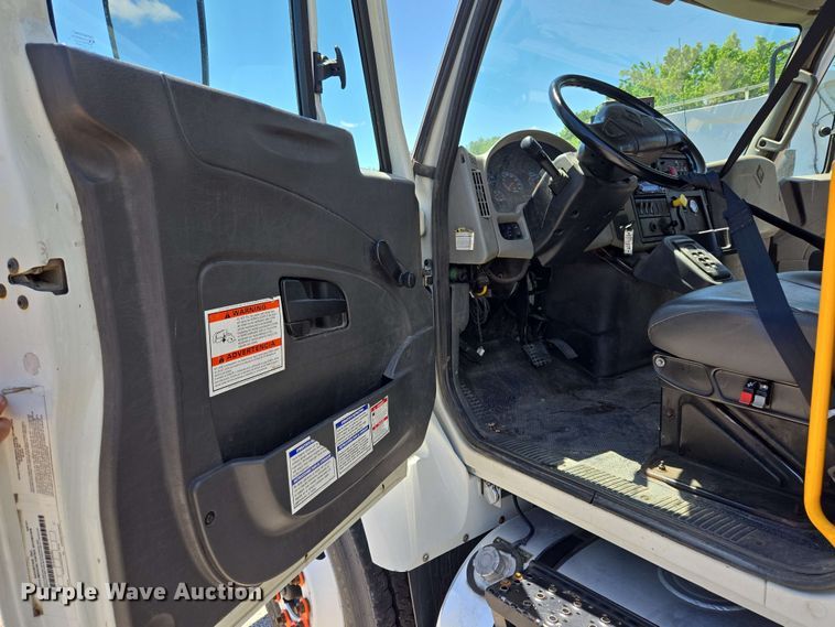 image for item EJ8714 2016 International 7400 refuse truck