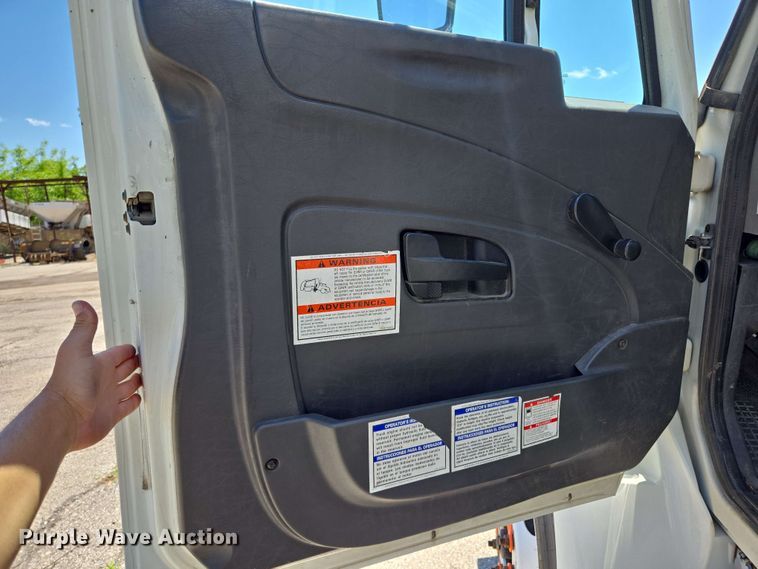 image for item EJ8714 2016 International 7400 refuse truck