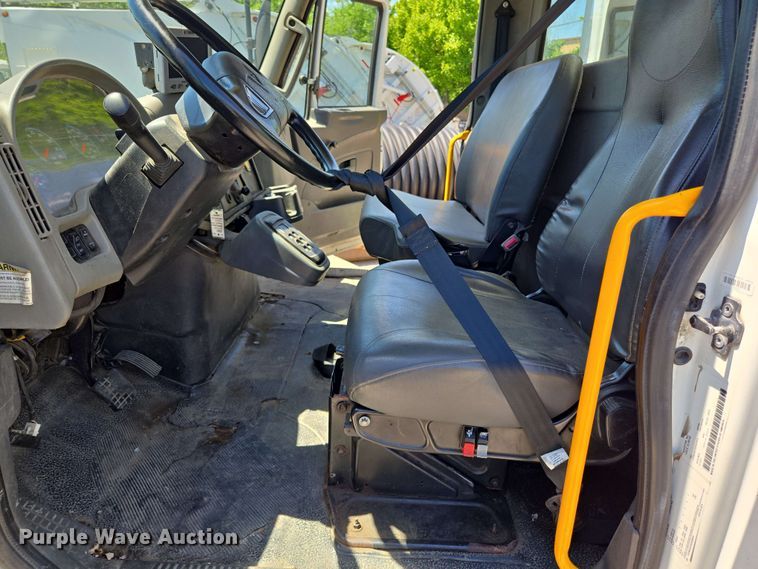 image for item EJ8714 2016 International 7400 refuse truck