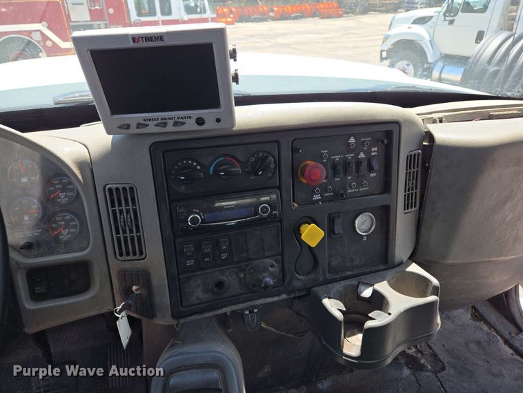 image for item EJ8714 2016 International 7400 refuse truck