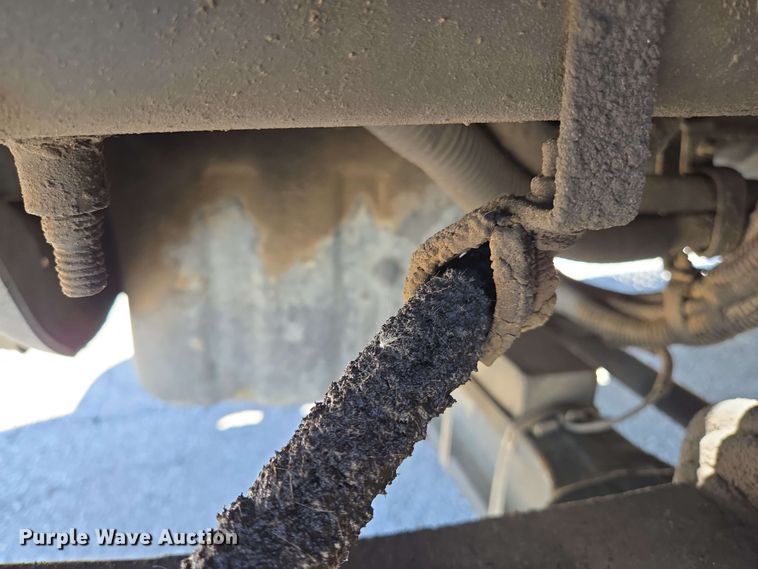 image for item EJ8714 2016 International 7400 refuse truck