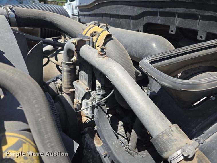 image for item EJ8714 2016 International 7400 refuse truck