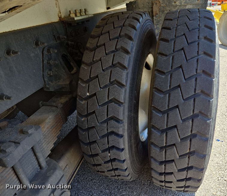 image for item EJ8714 2016 International 7400 refuse truck