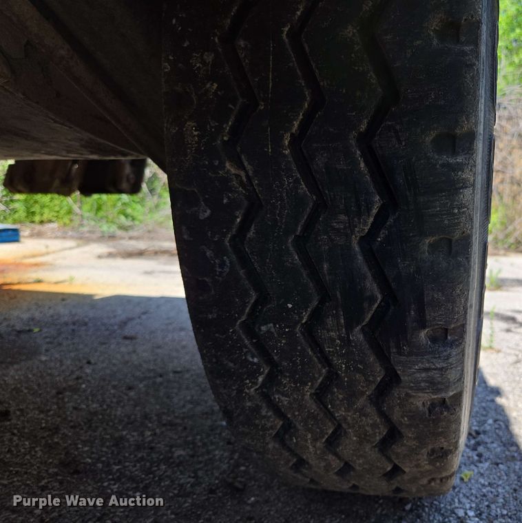 image for item EJ8714 2016 International 7400 refuse truck