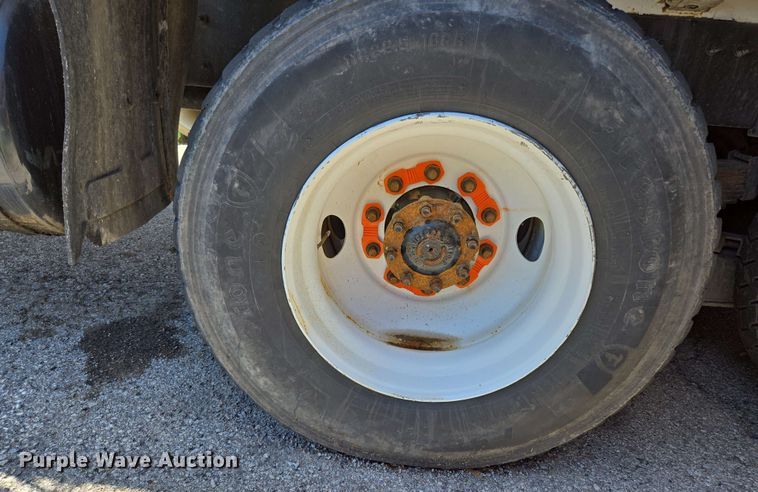 image for item EJ8714 2016 International 7400 refuse truck