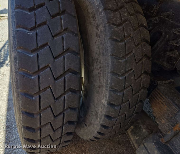 image for item EJ8714 2016 International 7400 refuse truck