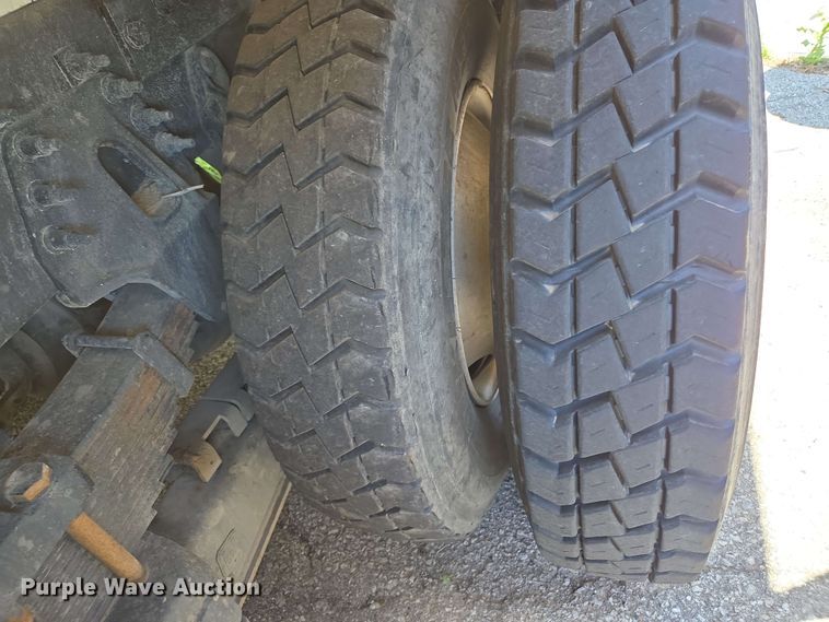 image for item EJ8714 2016 International 7400 refuse truck