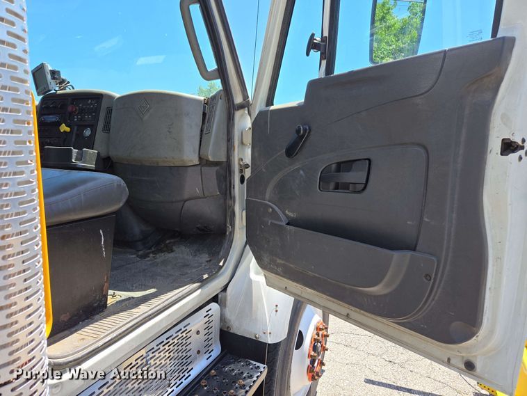 image for item EJ8714 2016 International 7400 refuse truck