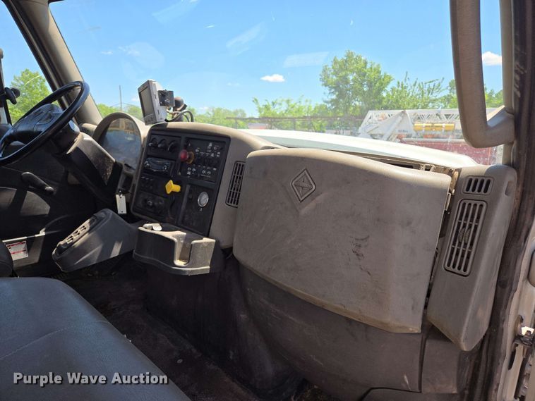 image for item EJ8714 2016 International 7400 refuse truck