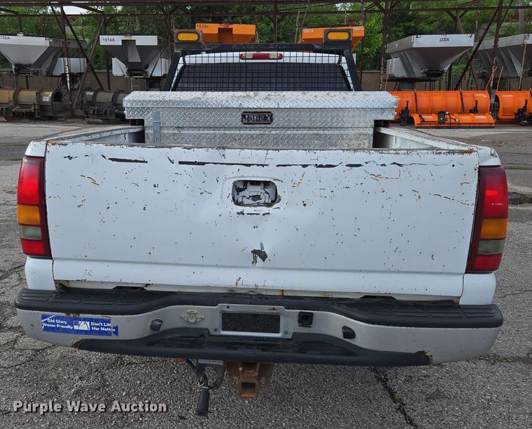 image for item EJ8715 2003 GMC Sierra 1500 pickup truck