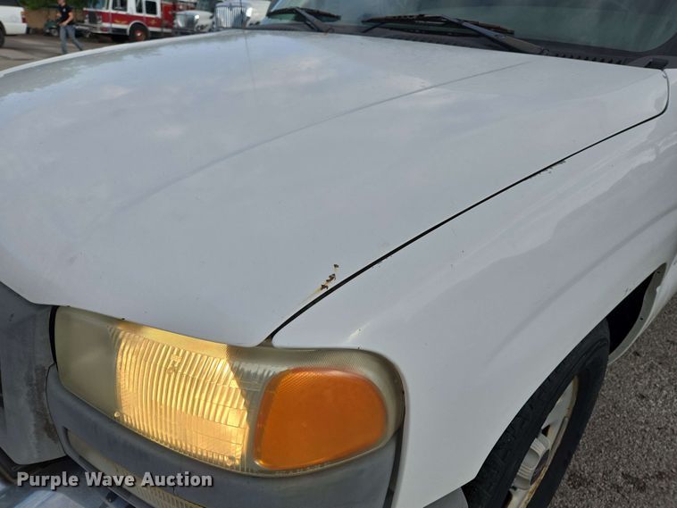 image for item EJ8715 2003 GMC Sierra 1500 pickup truck