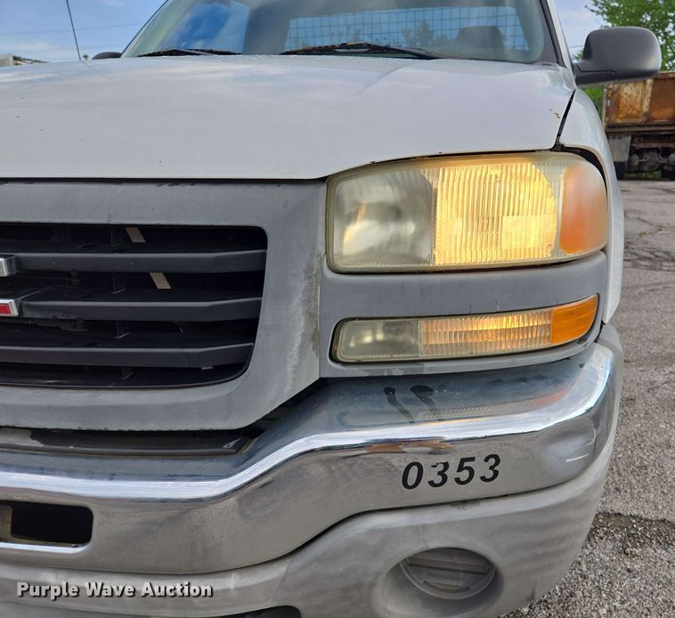 image for item EJ8715 2003 GMC Sierra 1500 pickup truck