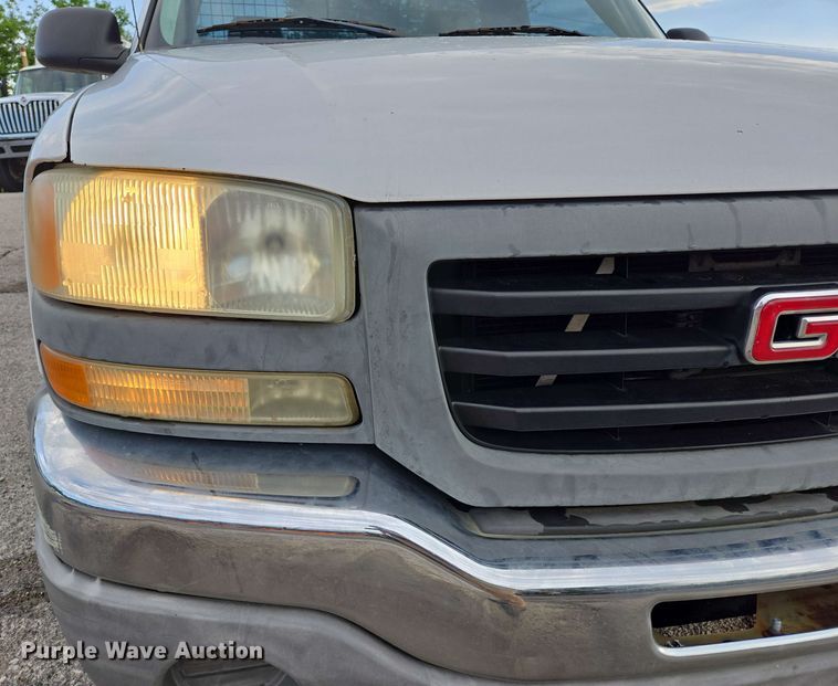 image for item EJ8715 2003 GMC Sierra 1500 pickup truck