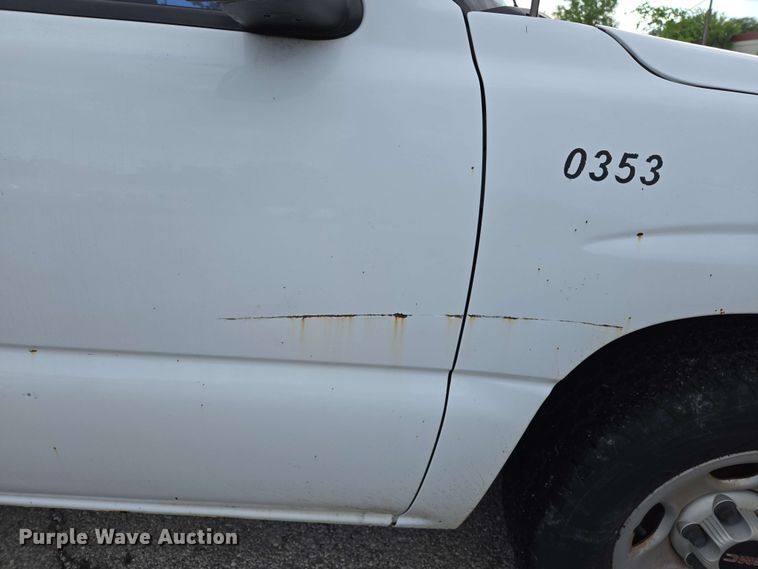 image for item EJ8715 2003 GMC Sierra 1500 pickup truck