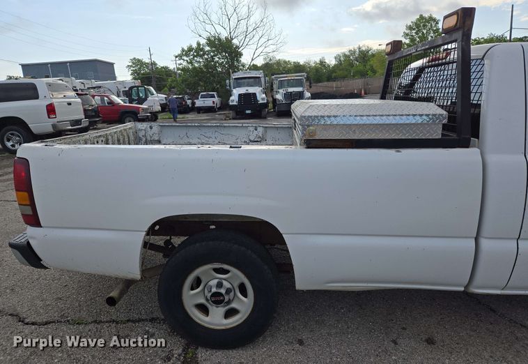 image for item EJ8715 2003 GMC Sierra 1500 pickup truck