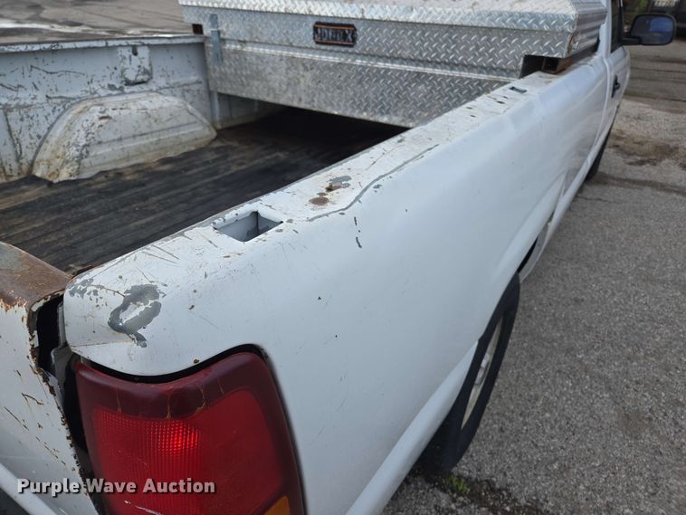 image for item EJ8715 2003 GMC Sierra 1500 pickup truck