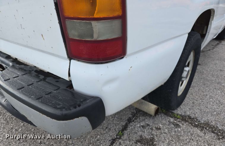 image for item EJ8715 2003 GMC Sierra 1500 pickup truck