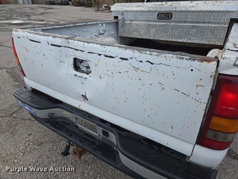 image for item EJ8715 2003 GMC Sierra 1500 pickup truck