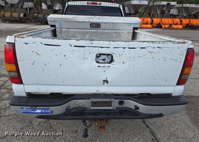 image for item EJ8715 2003 GMC Sierra 1500 pickup truck