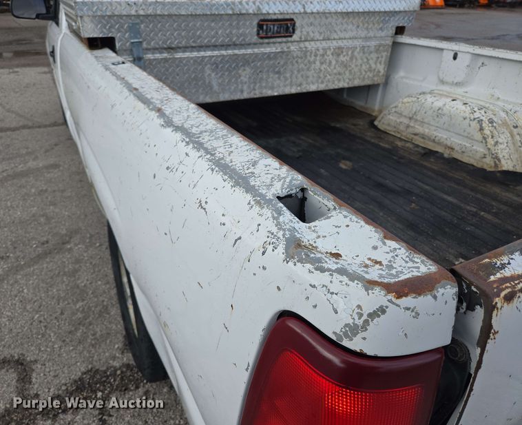 image for item EJ8715 2003 GMC Sierra 1500 pickup truck