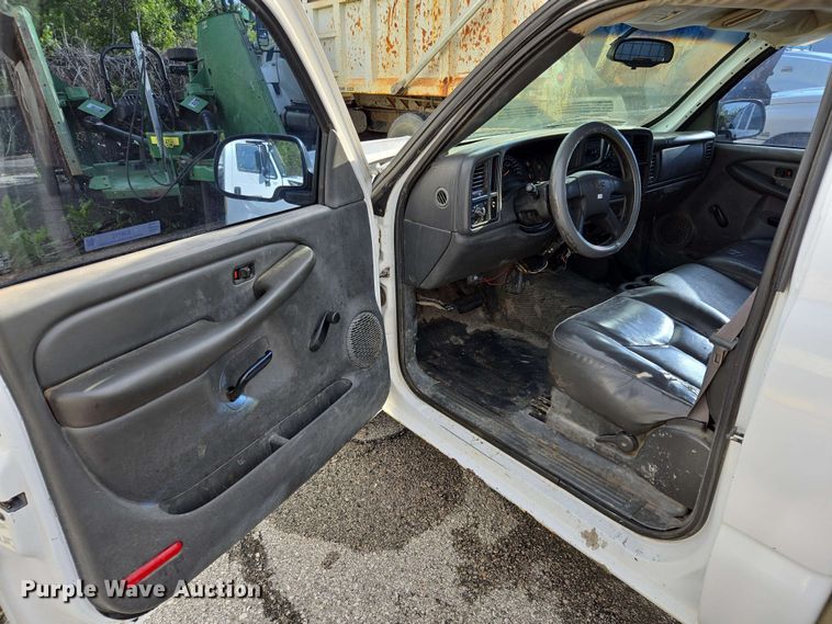 image for item EJ8715 2003 GMC Sierra 1500 pickup truck