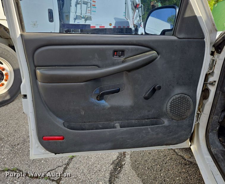 image for item EJ8715 2003 GMC Sierra 1500 pickup truck