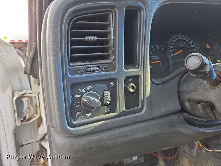 image for item EJ8715 2003 GMC Sierra 1500 pickup truck