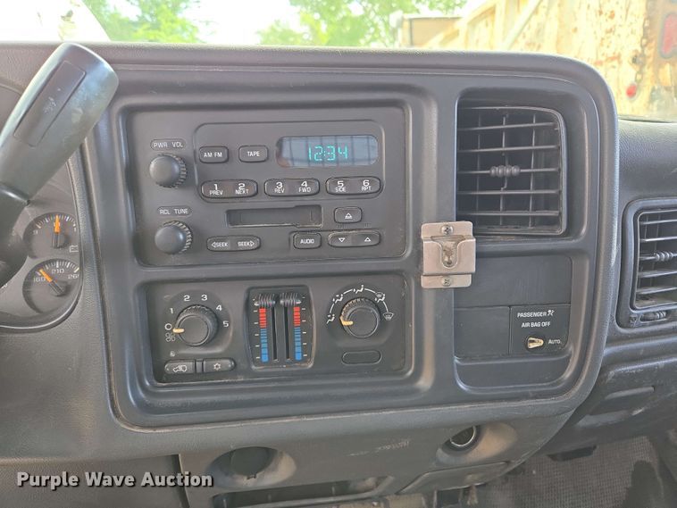 image for item EJ8715 2003 GMC Sierra 1500 pickup truck