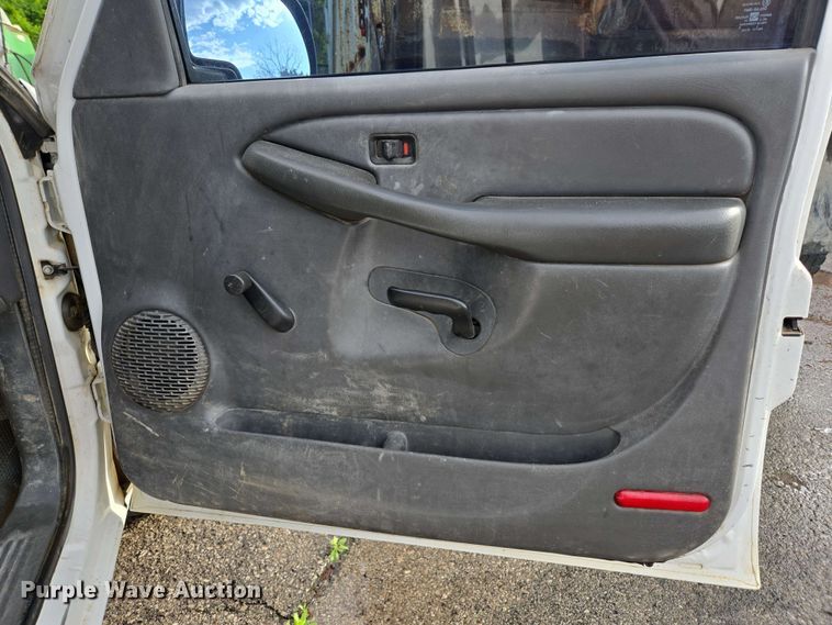 image for item EJ8715 2003 GMC Sierra 1500 pickup truck