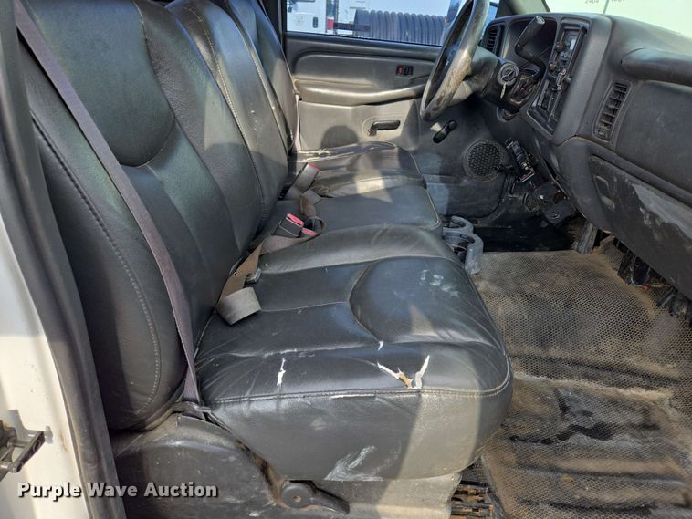 image for item EJ8715 2003 GMC Sierra 1500 pickup truck